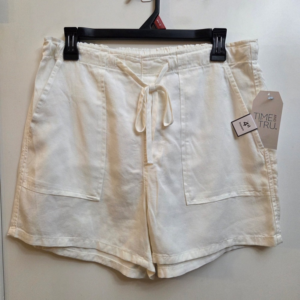 Time and Tru Women Soft Utility Short Winter White Tencel Lyocell M 8-10 NWT